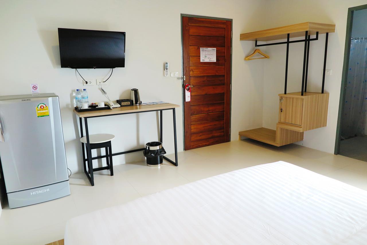 Phuket Marine Poshtel - Sha Plus Chalong Buitenkant foto