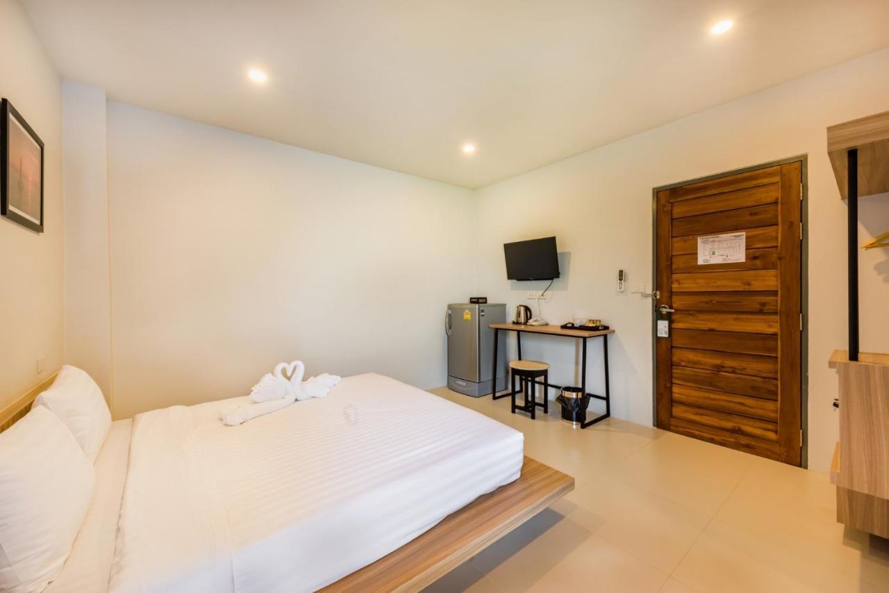 Phuket Marine Poshtel - Sha Plus Chalong Buitenkant foto